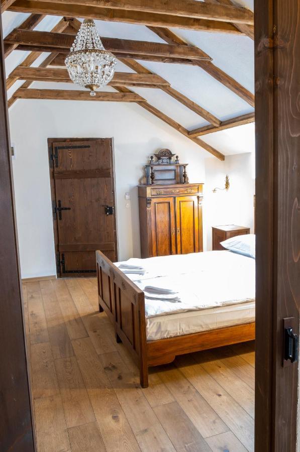 The Throne - M Museum Hotel Sighisoara Ngoại thất bức ảnh