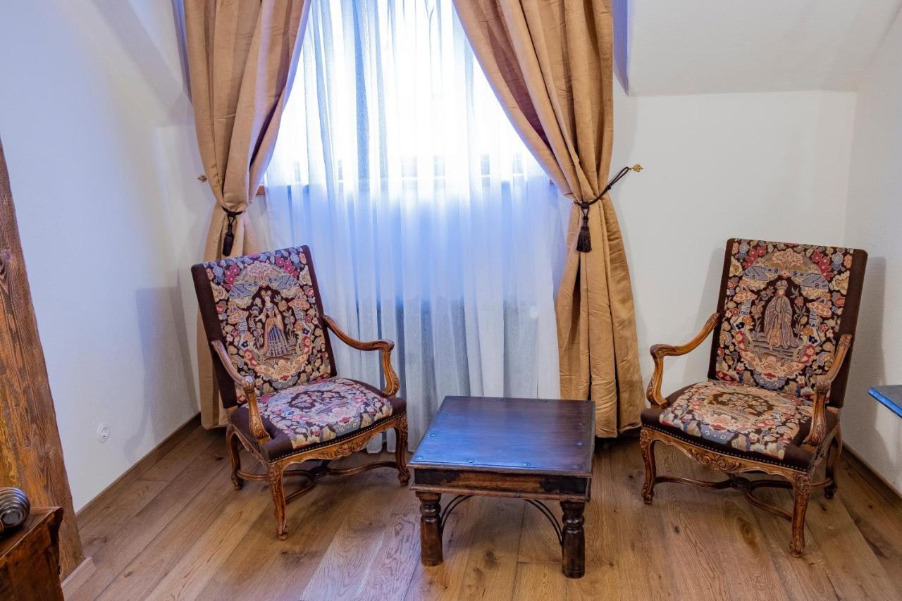 The Throne - M Museum Hotel Sighisoara Ngoại thất bức ảnh