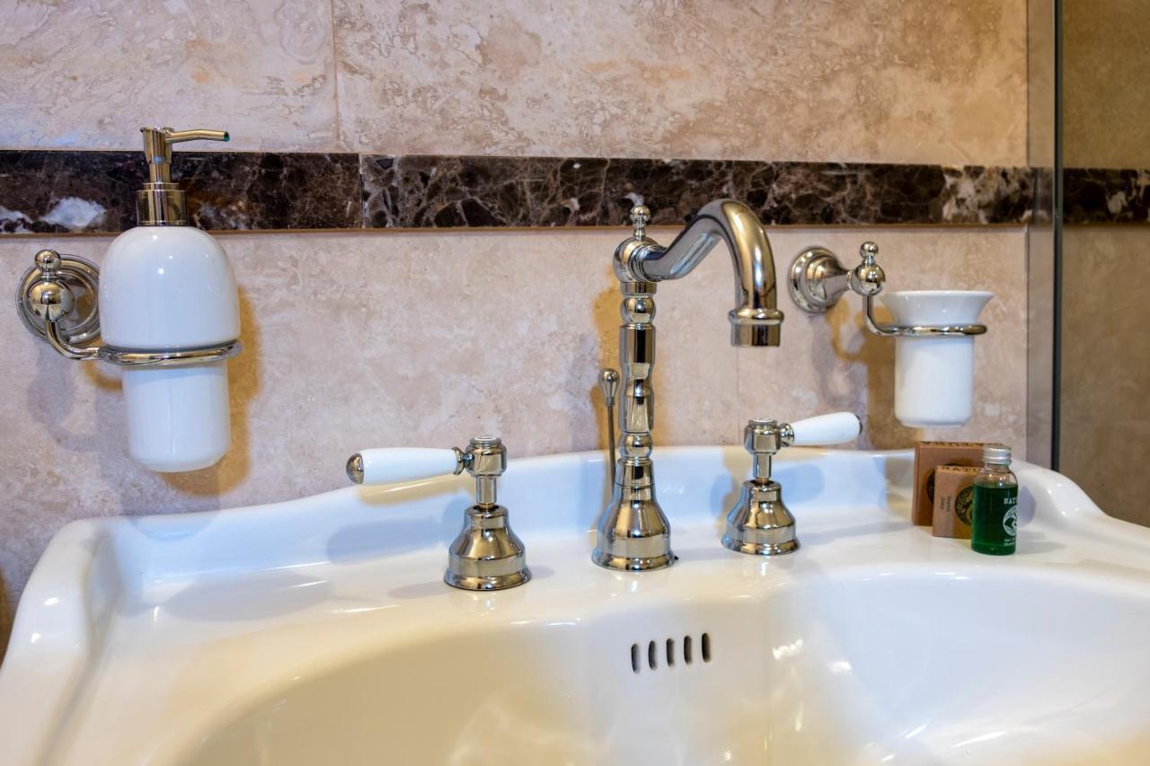 The Throne - M Museum Hotel Sighisoara Ngoại thất bức ảnh