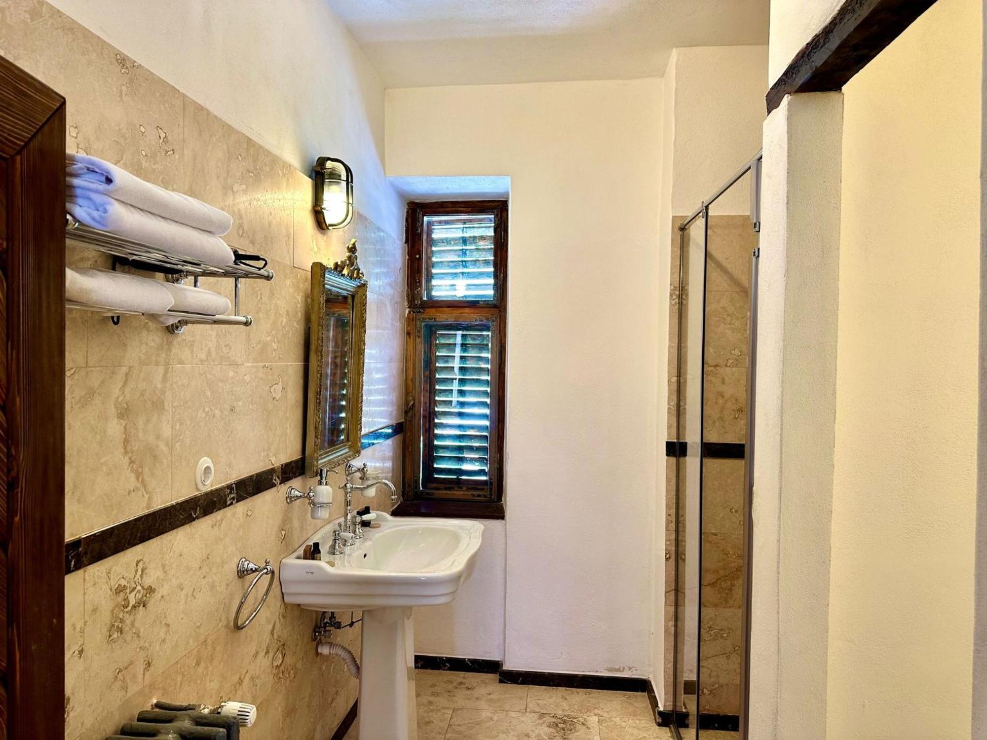The Throne - M Museum Hotel Sighisoara Ngoại thất bức ảnh