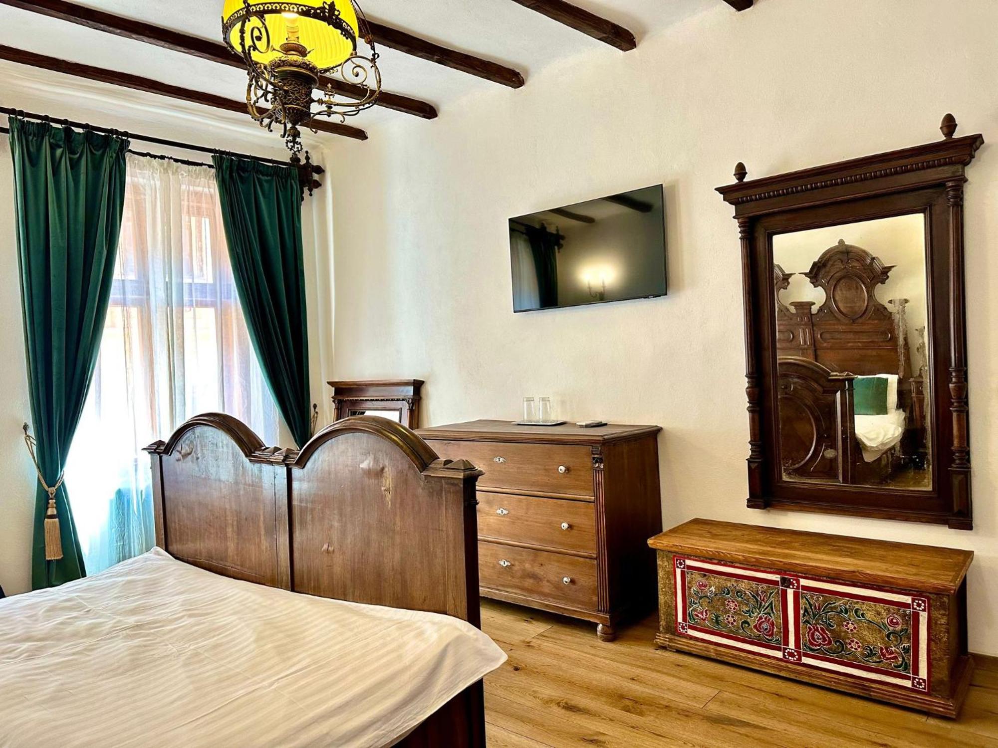 The Throne - M Museum Hotel Sighisoara Ngoại thất bức ảnh