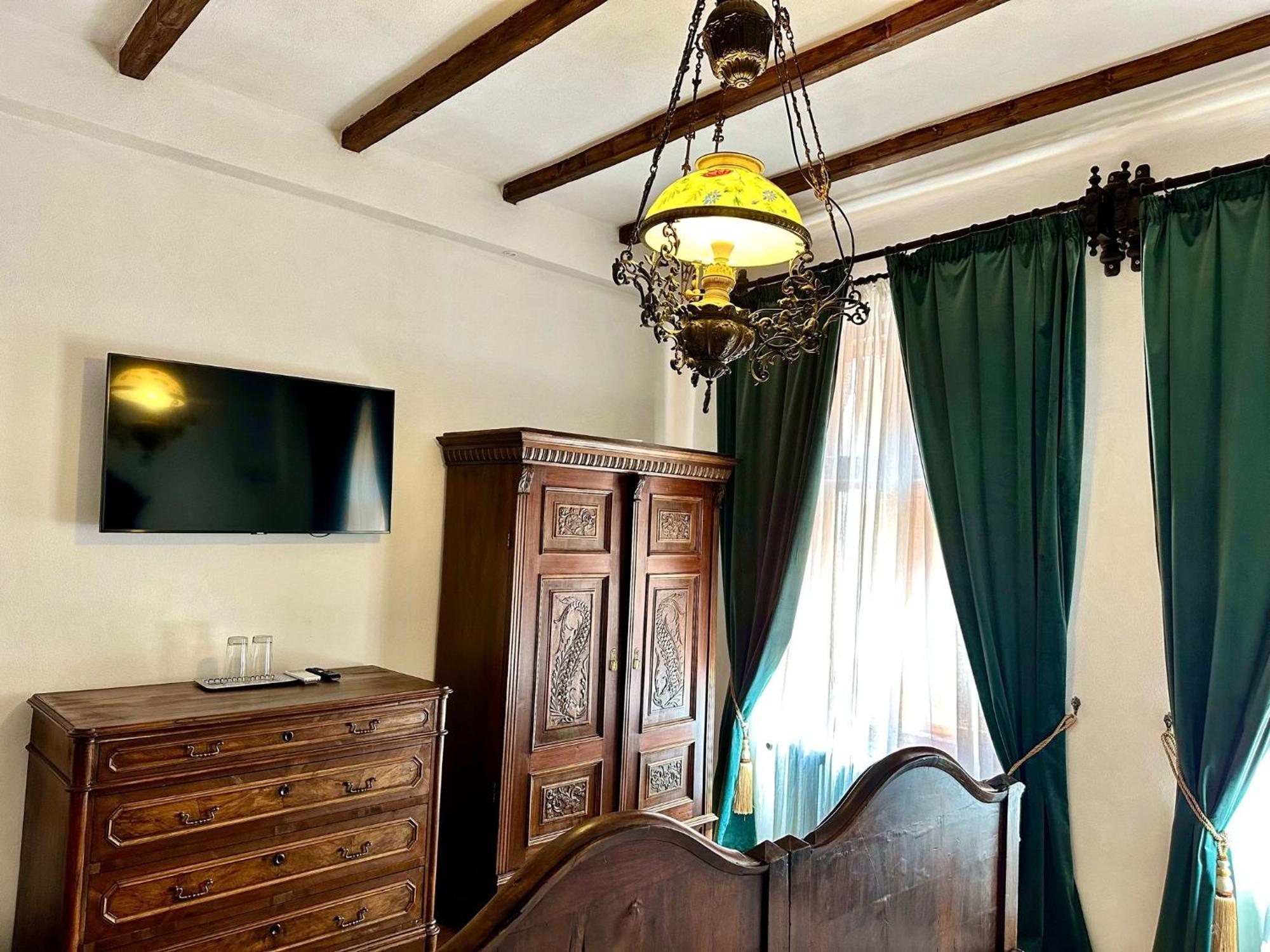 The Throne - M Museum Hotel Sighisoara Ngoại thất bức ảnh