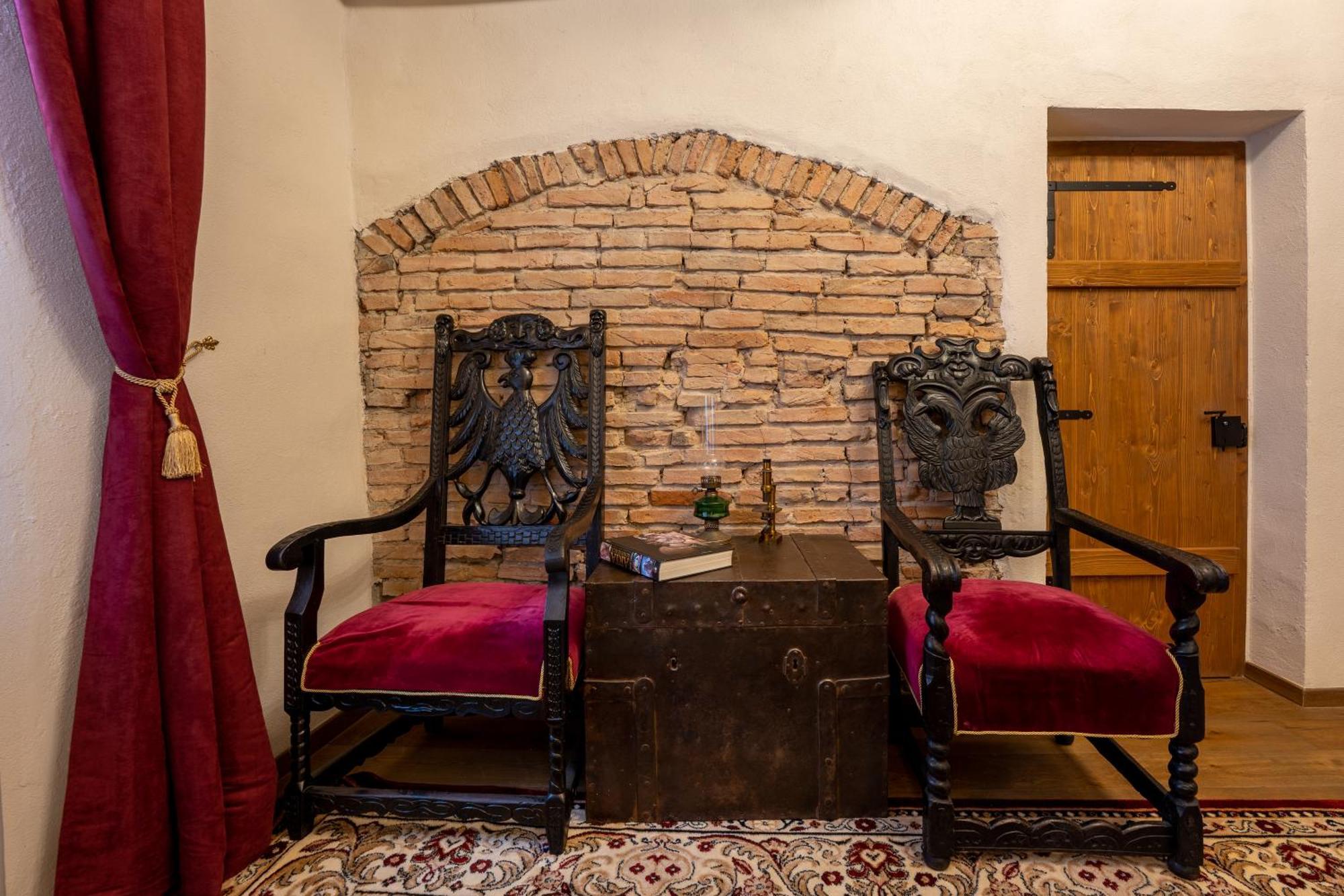 The Throne - M Museum Hotel Sighisoara Ngoại thất bức ảnh