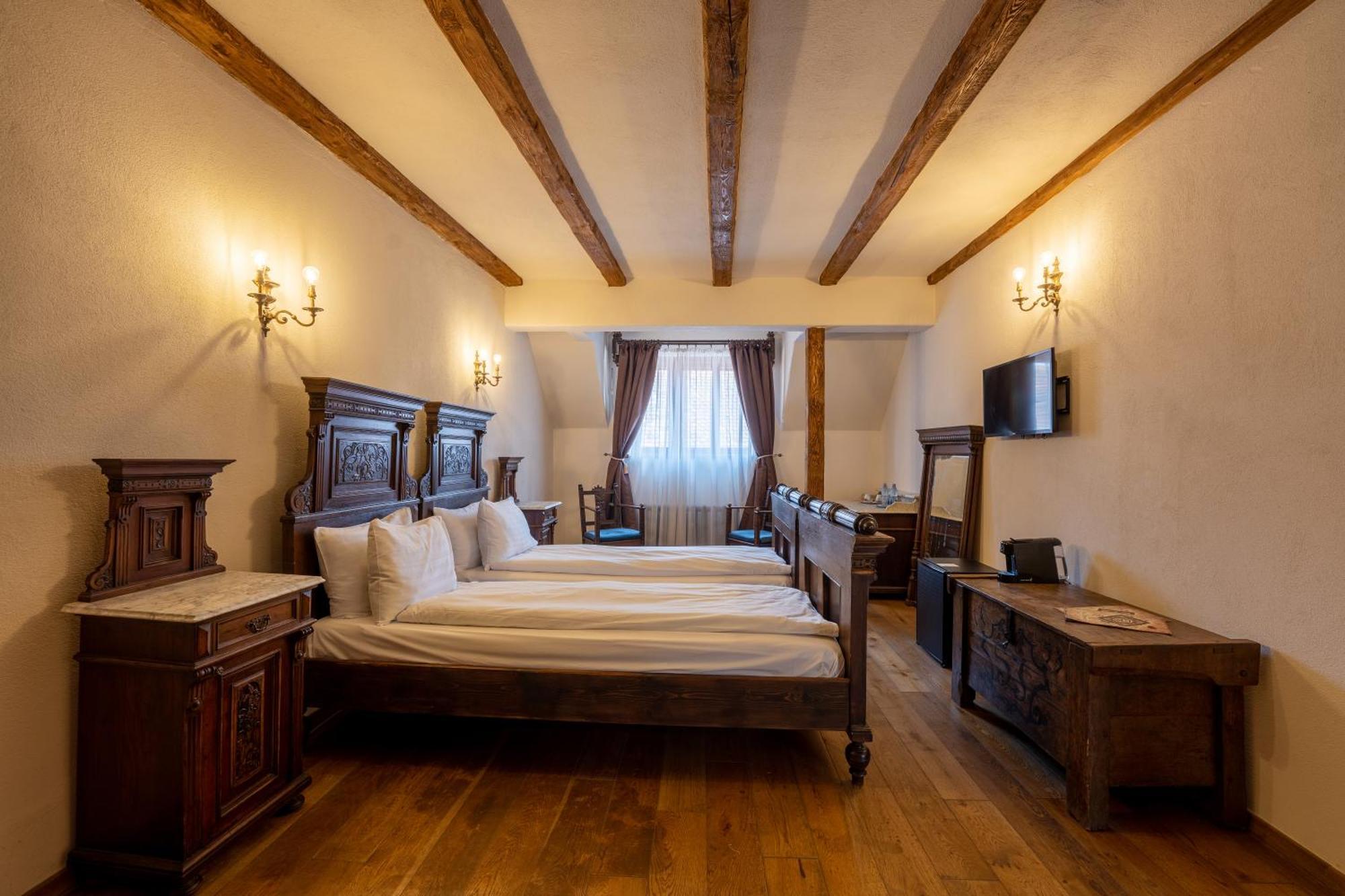 The Throne - M Museum Hotel Sighisoara Ngoại thất bức ảnh
