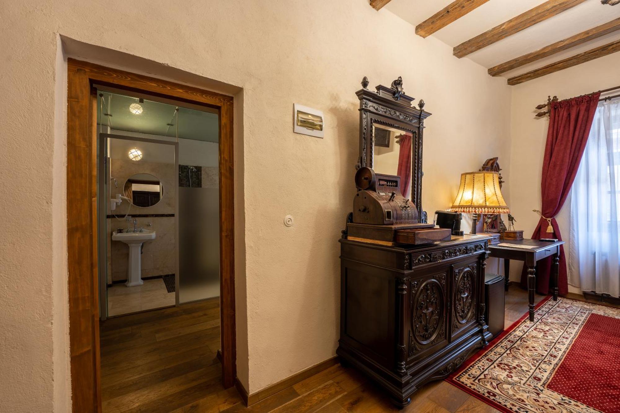 The Throne - M Museum Hotel Sighisoara Ngoại thất bức ảnh