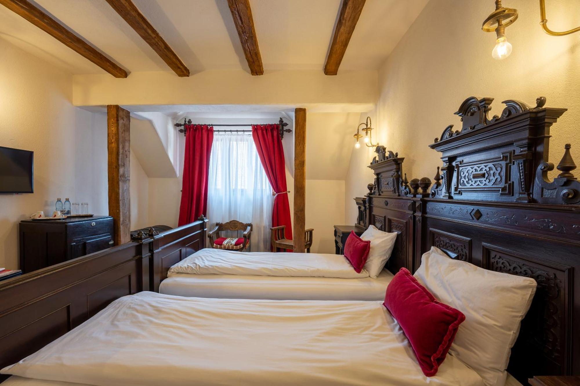 The Throne - M Museum Hotel Sighisoara Ngoại thất bức ảnh