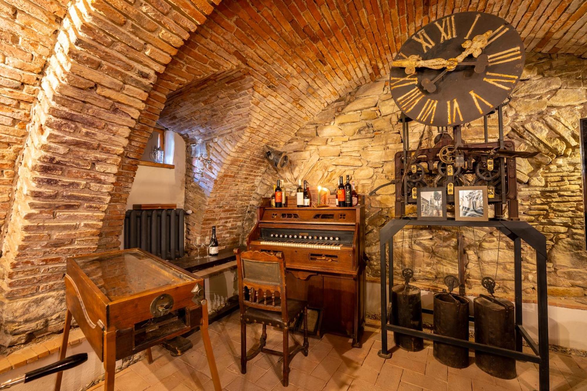 The Throne - M Museum Hotel Sighisoara Ngoại thất bức ảnh