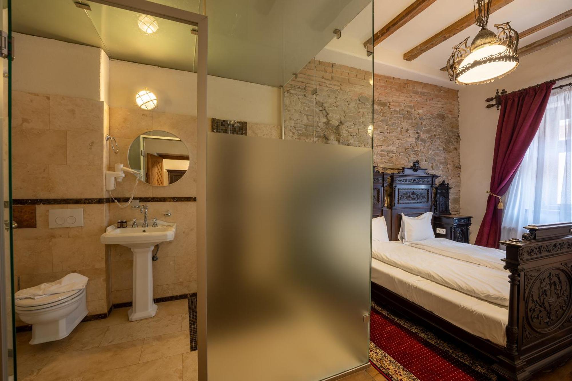 The Throne - M Museum Hotel Sighisoara Ngoại thất bức ảnh