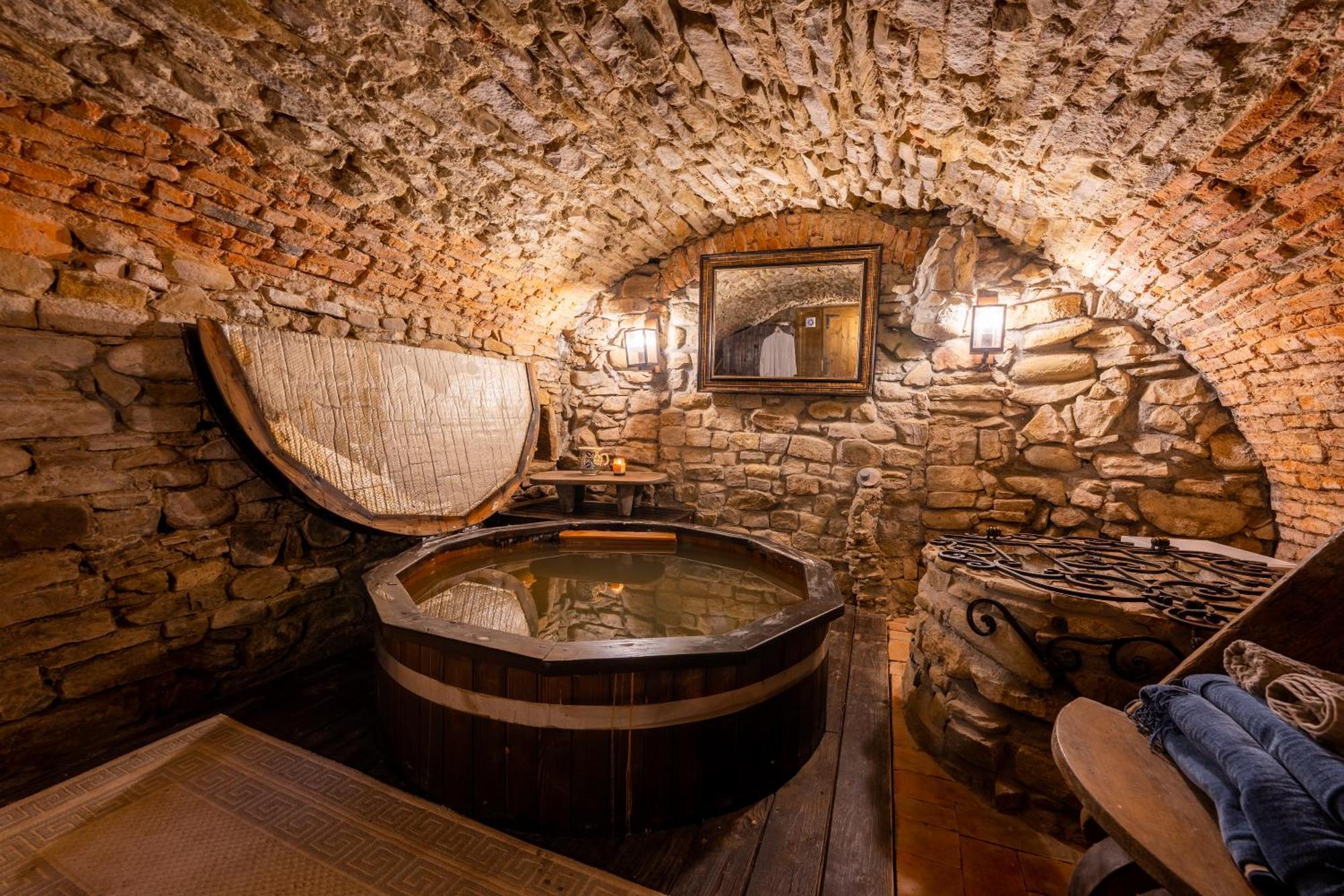 The Throne - M Museum Hotel Sighisoara Ngoại thất bức ảnh